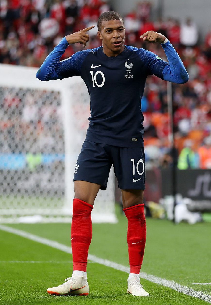 半场：新鹏城1-1成都，安永佳开场闪击，费利佩建功