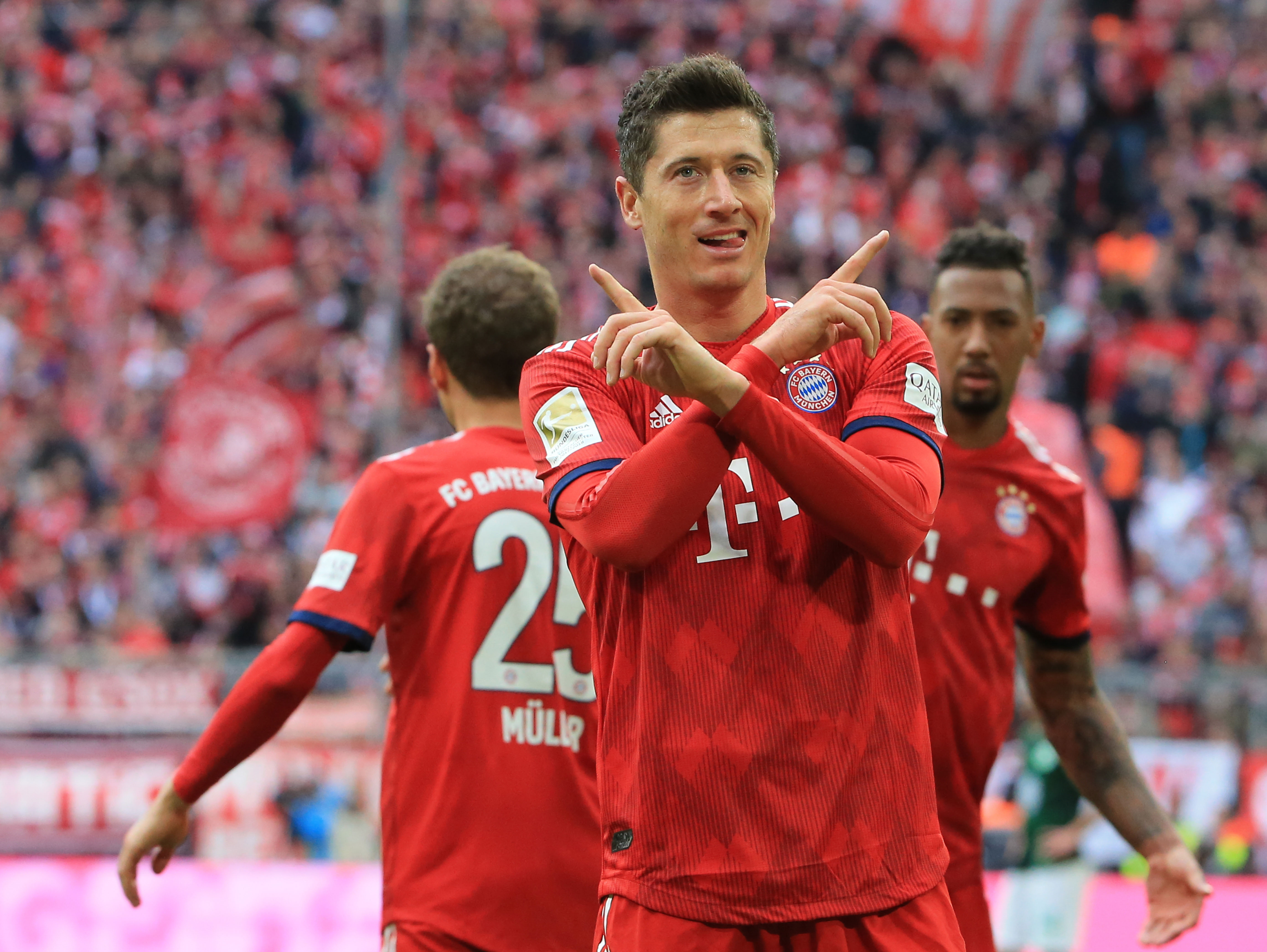 记者：梅西到诺坎普后请求工作人员入场许可，巴萨欣然同意