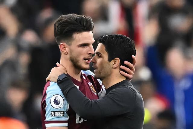 佩莱格里尼：塞维利亚落后时球迷往球场投掷杂物，这样不对