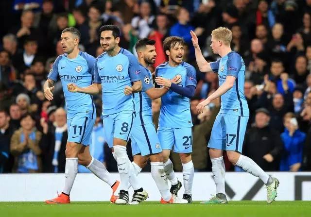 足球队员饮食与恢复计划